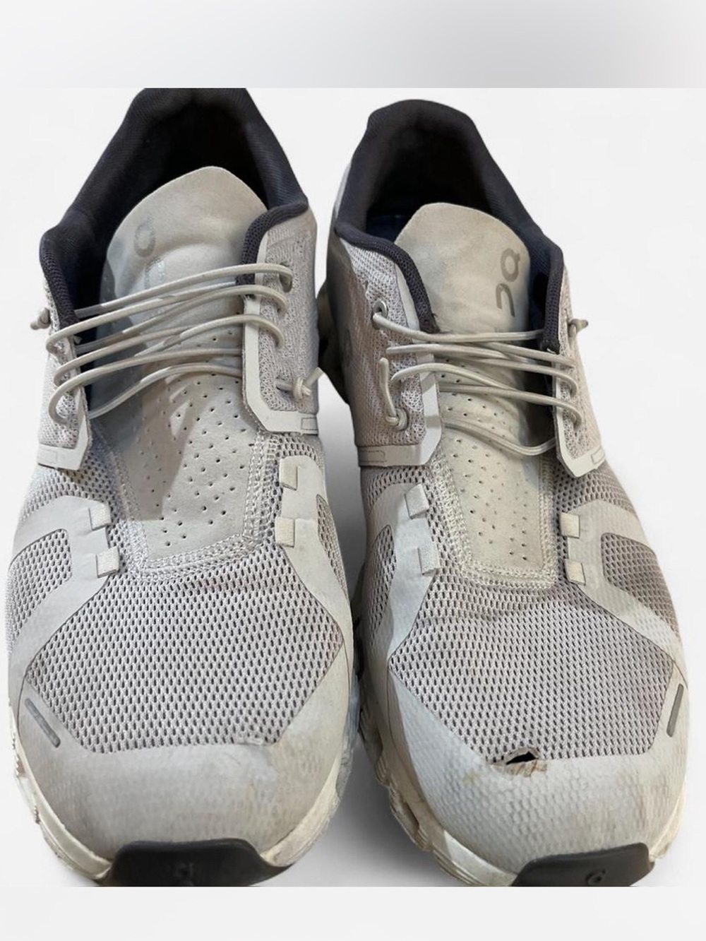 On cloud running shoes - Picture 3 of 6